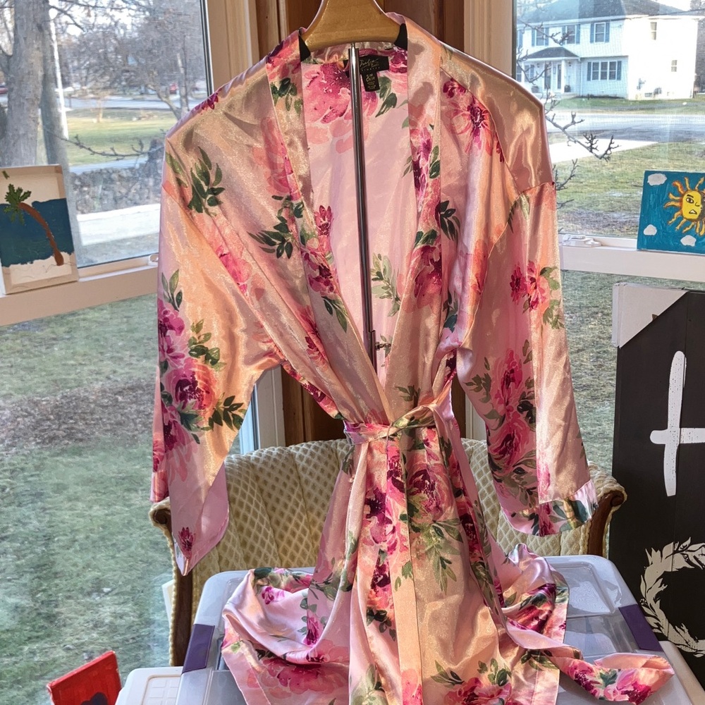 THALIA SODI SILKY FLORAL PINK BELTED ROBE